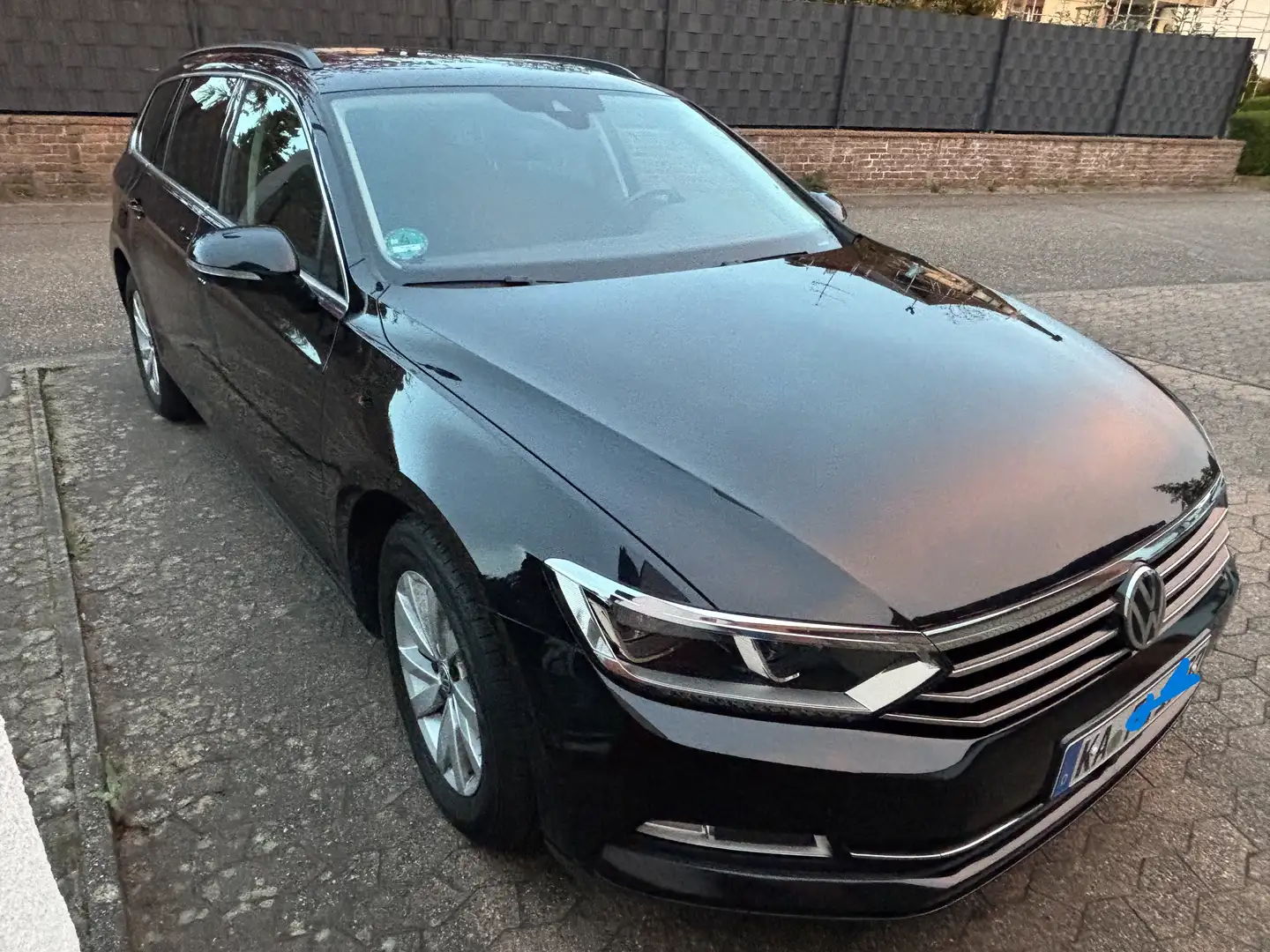 Volkswagen Passat Variant Passat Variant 2.0 TDI Comfortline, LED, AHK, PANO Schwarz - 1