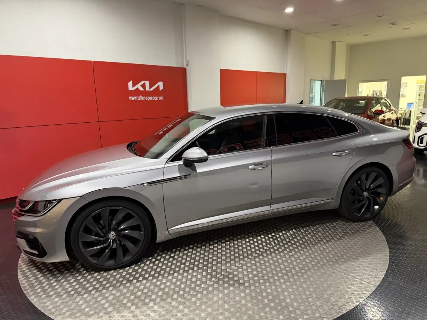 Volkswagen Arteon 2.0TDI Elegance DSG7 110kW Gris - 2