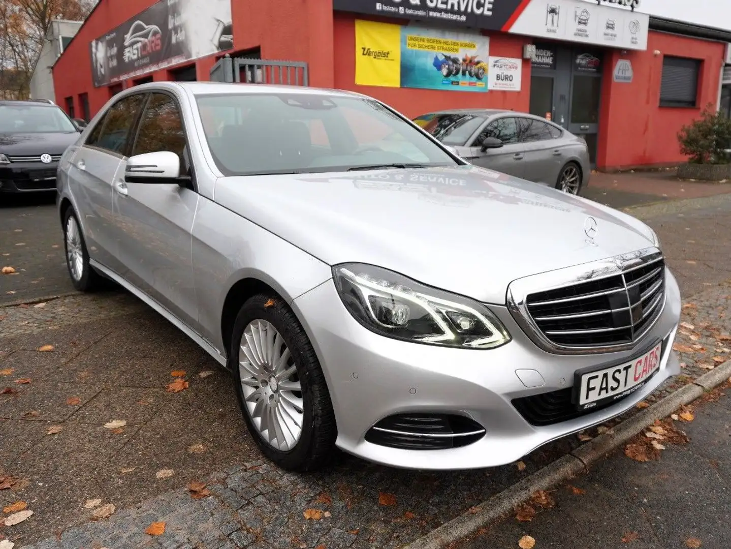 Mercedes-Benz E 250 CDI BlueEfficiency Autm. Navi SHZ PDC SD! Silber - 1