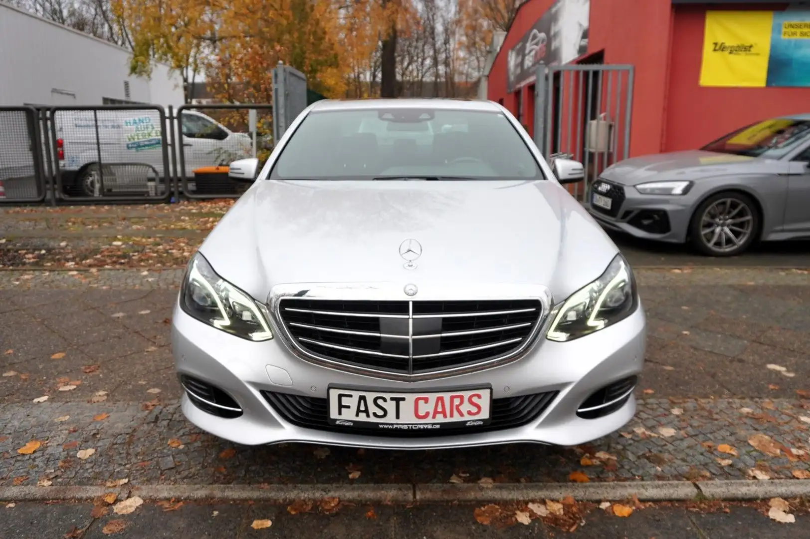Mercedes-Benz E 250 CDI BlueEfficiency Autm. Navi SHZ PDC SD! Silber - 2