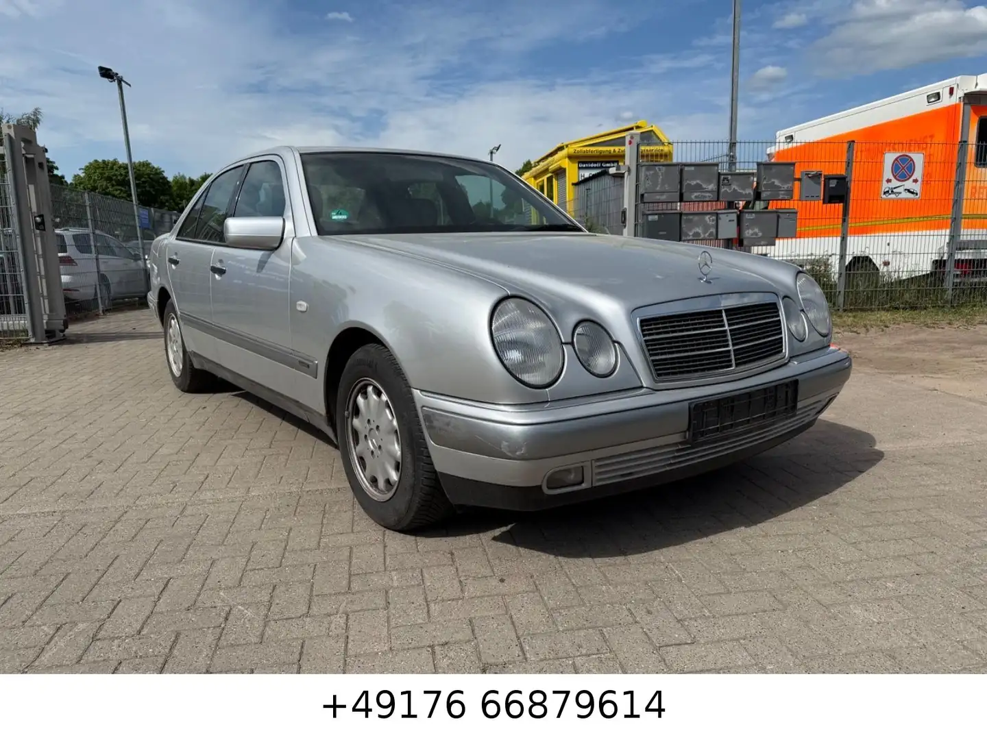 Mercedes-Benz E 240 Elegance Automatik Argintiu - 1
