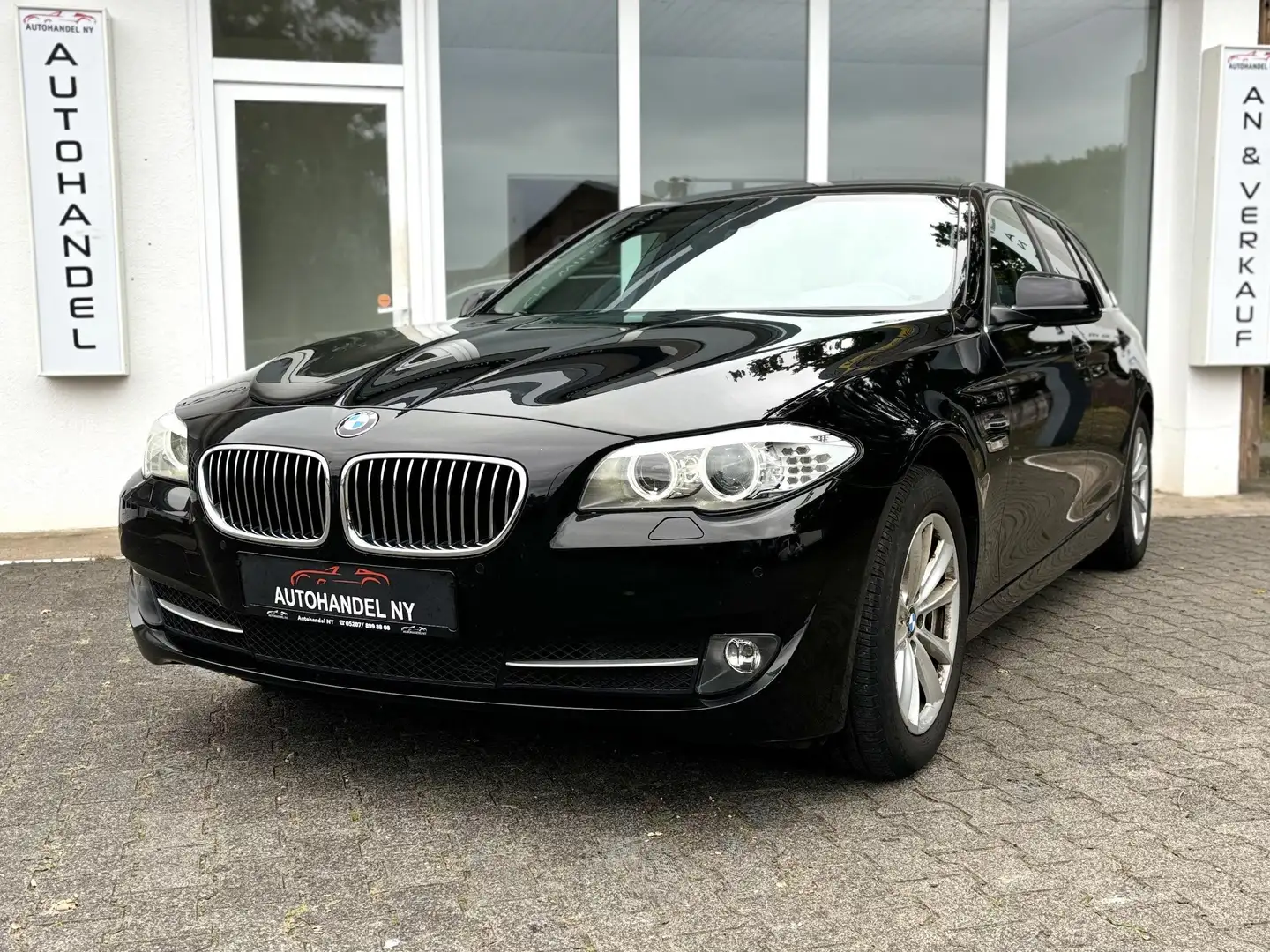 BMW 525 BMW 525 d xDrive, 2. Hand, Autom, AHK, Pano, Xenon Noir - 2