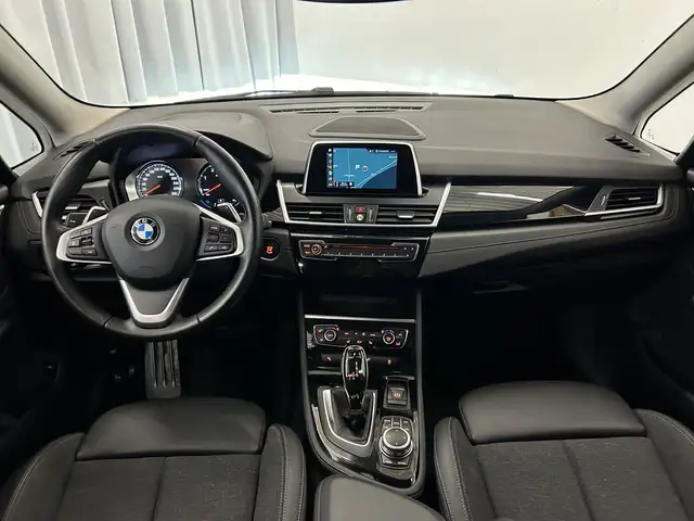 BMW 2 Series view 10