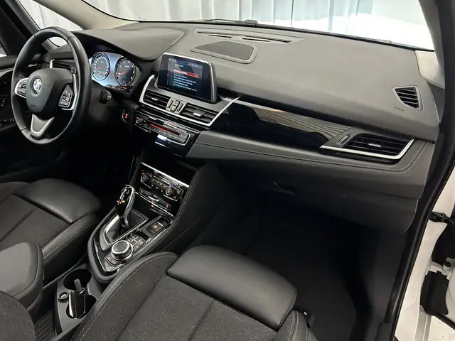 BMW 2 Series view 9
