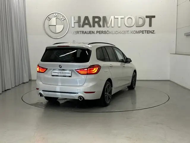 BMW 2 Series view 6
