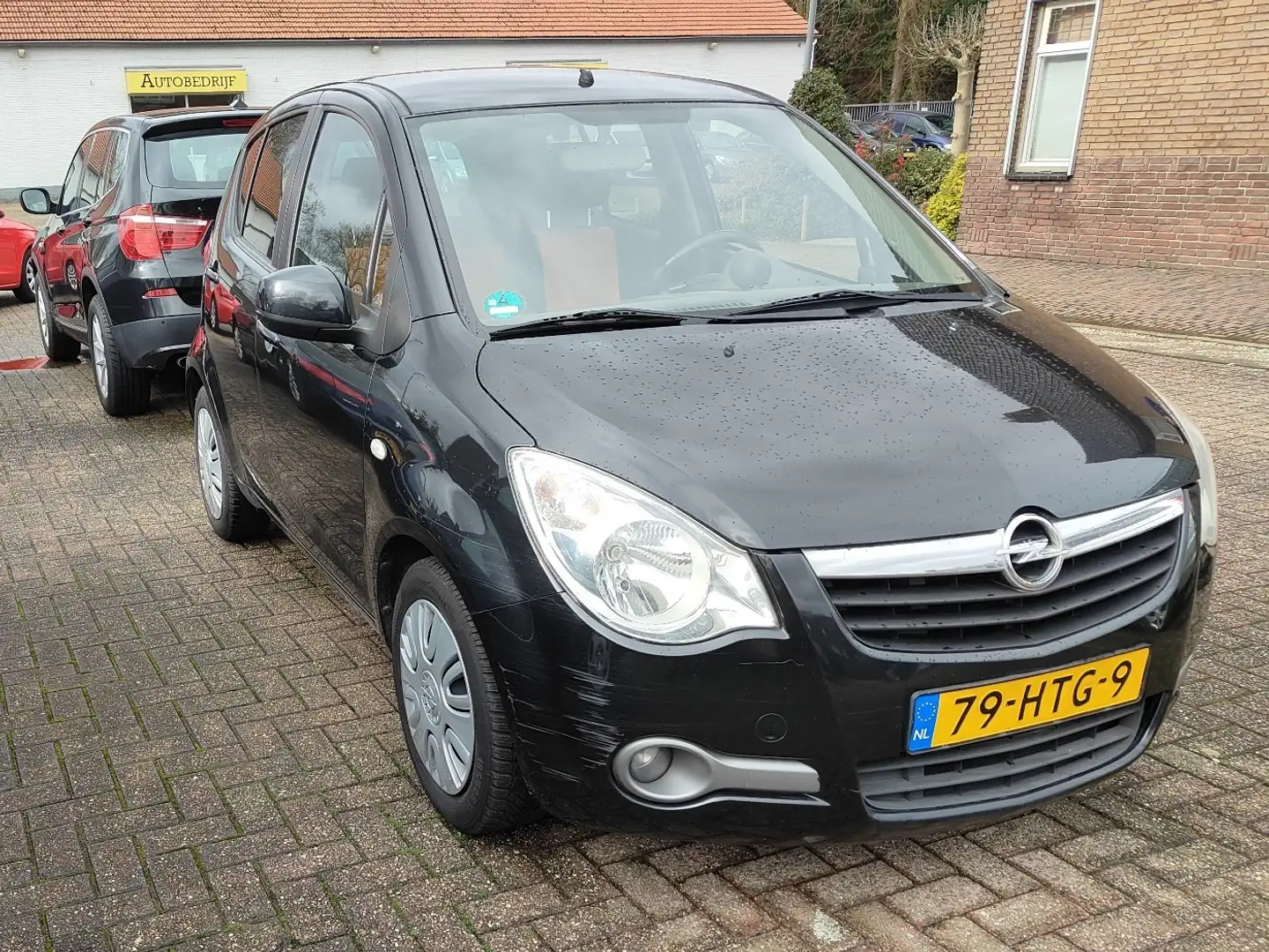 Opel Agila 1.2 Enjoy Zwart - 1