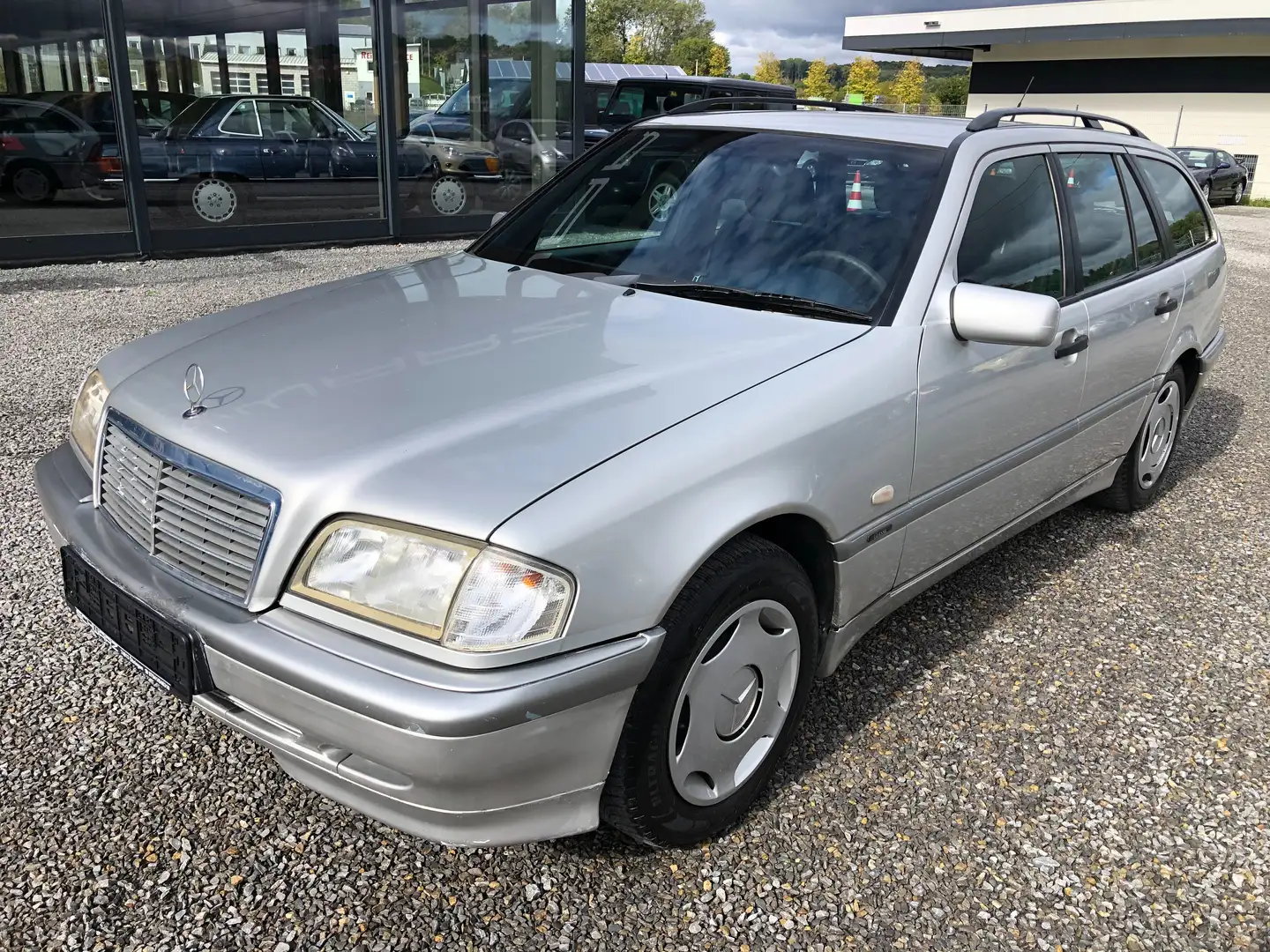 Mercedes-Benz C 180 T Classic Automatik*Klima*LPG* Plateado - 1