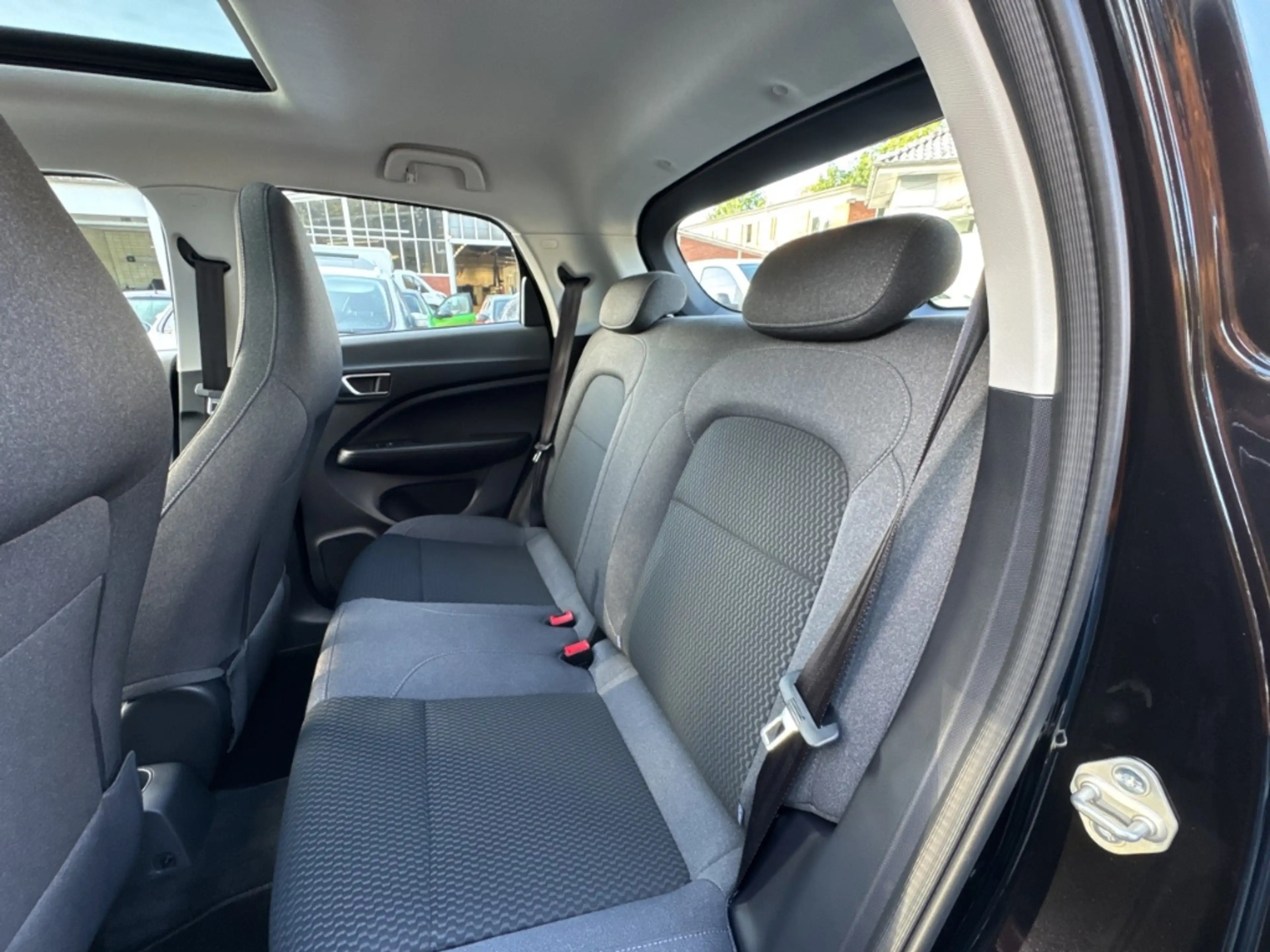 Leapmotor T03 RFK Panorama Keyless Navi Klimaautomatik PDC DAB S — photo 14