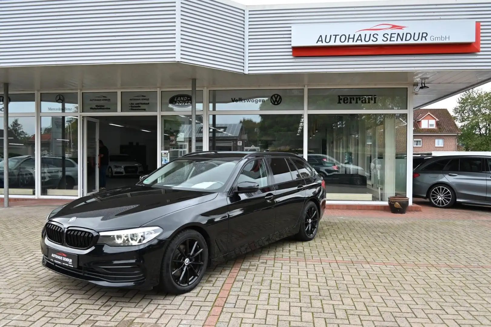 BMW 520 Baureihe 5 Touring 520 d *TOP*SERVICE NEU Noir - 1