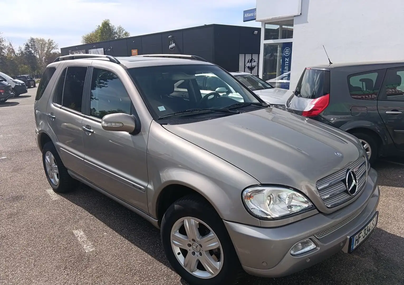 Mercedes-Benz ML 270 Beau mercedes ml 270 2005 boite auto parfait etat reprise Grau - 1