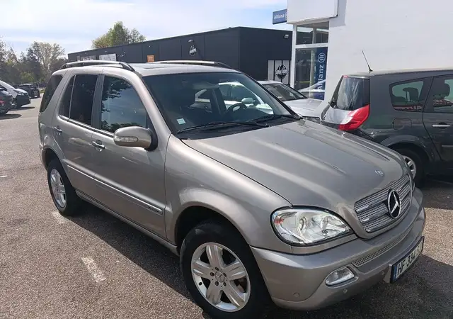 Mercedes-Benz ML 270 Beau mercedes ml 270 2005 boite auto parfait etat reprise