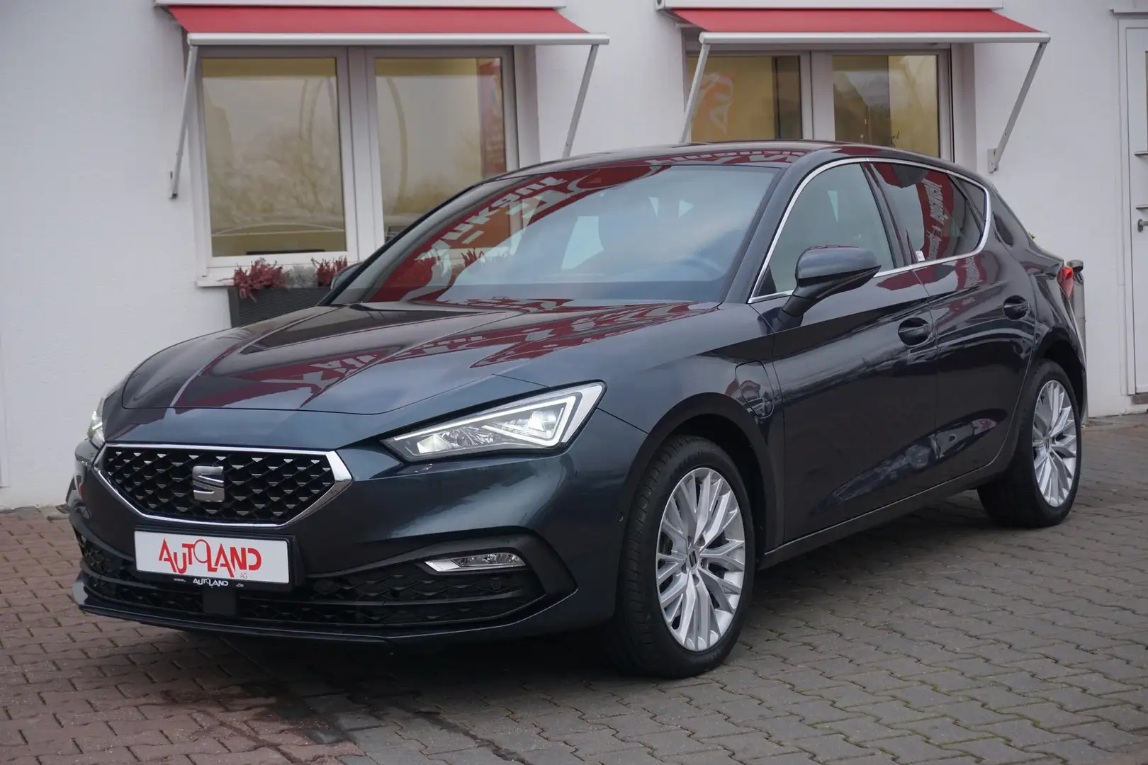 SEAT Leon 1.4 Xcellence e-Hybrid LED Navi ACC Kamera Grau - 2