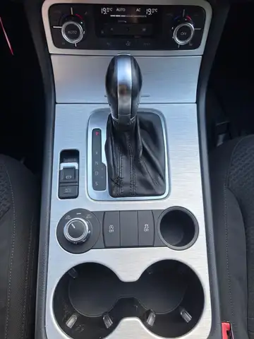Volkswagen Touareg view 11