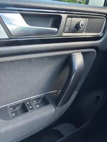 Volkswagen Touareg view 12