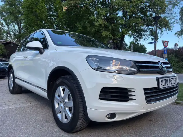 Volkswagen Touareg view 7