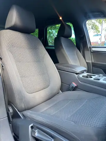 Volkswagen Touareg view 16