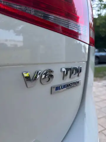 Volkswagen Touareg view 10