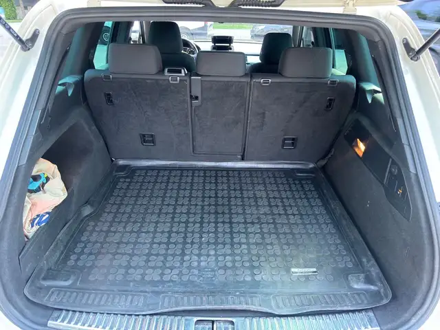 Volkswagen Touareg view 20