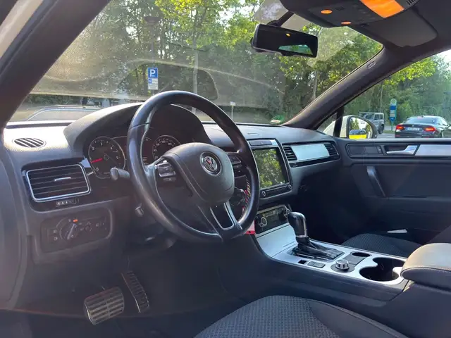 Volkswagen Touareg view 15