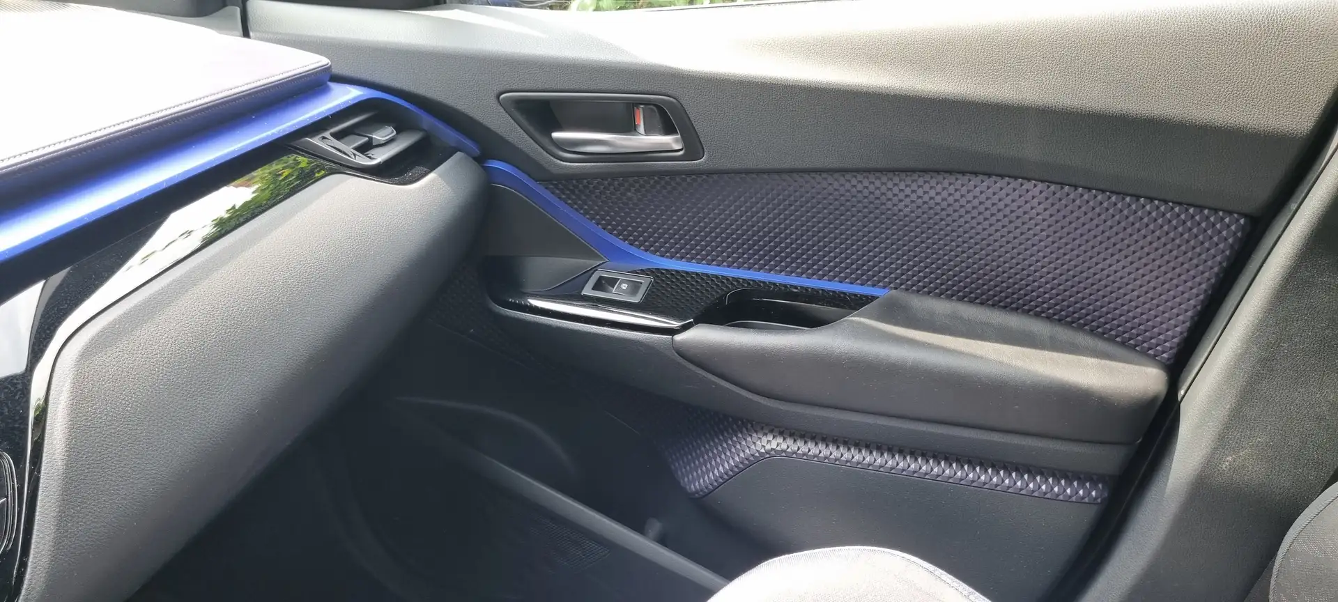Toyota C-HR C-HR 1.8 Hybrid Bi-Tone Albastru - 2