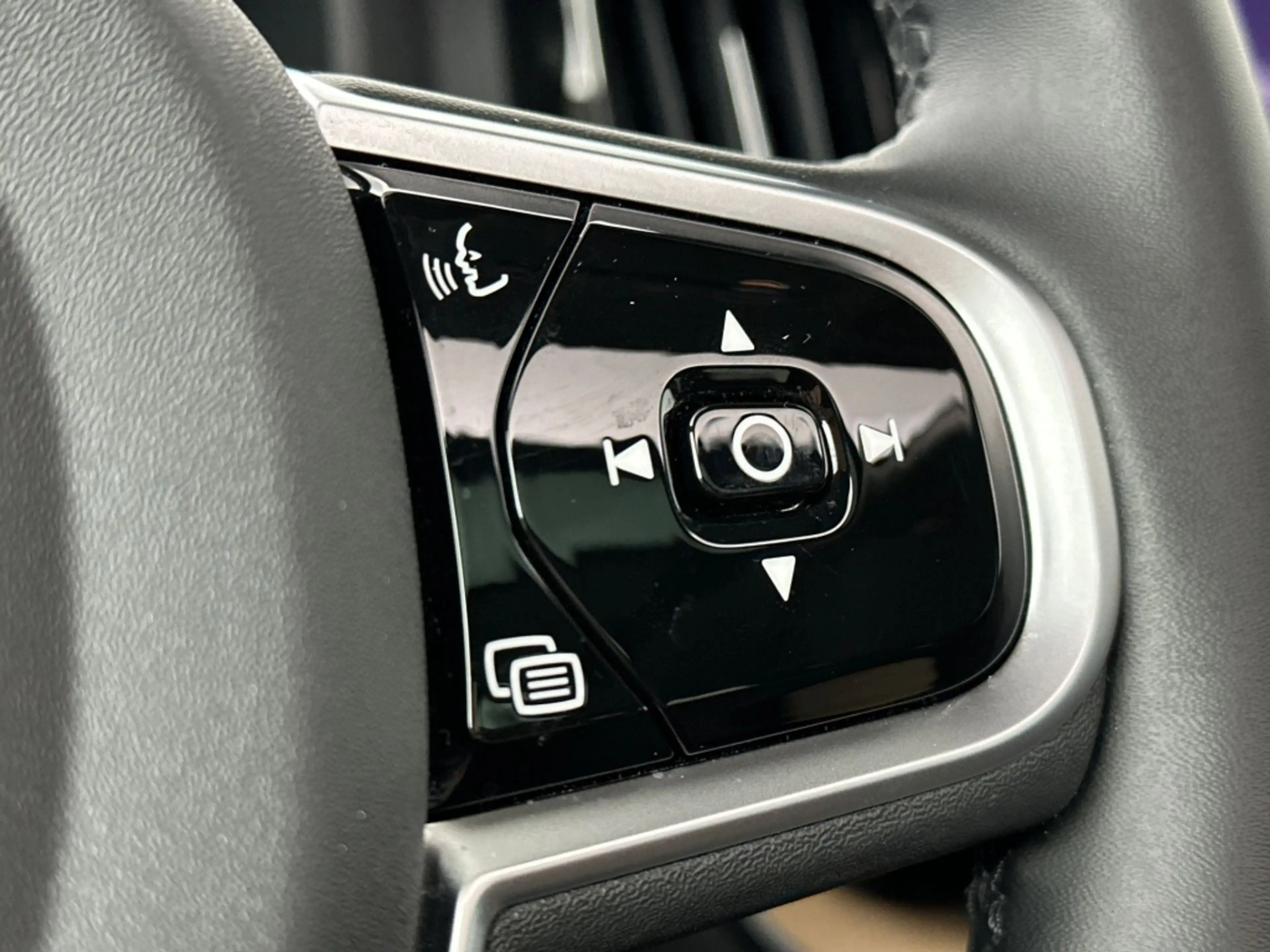 Volvo XC60 T6 398PK Recharge Ultra Dark| Pano| HUD| 360Camera — photo 23