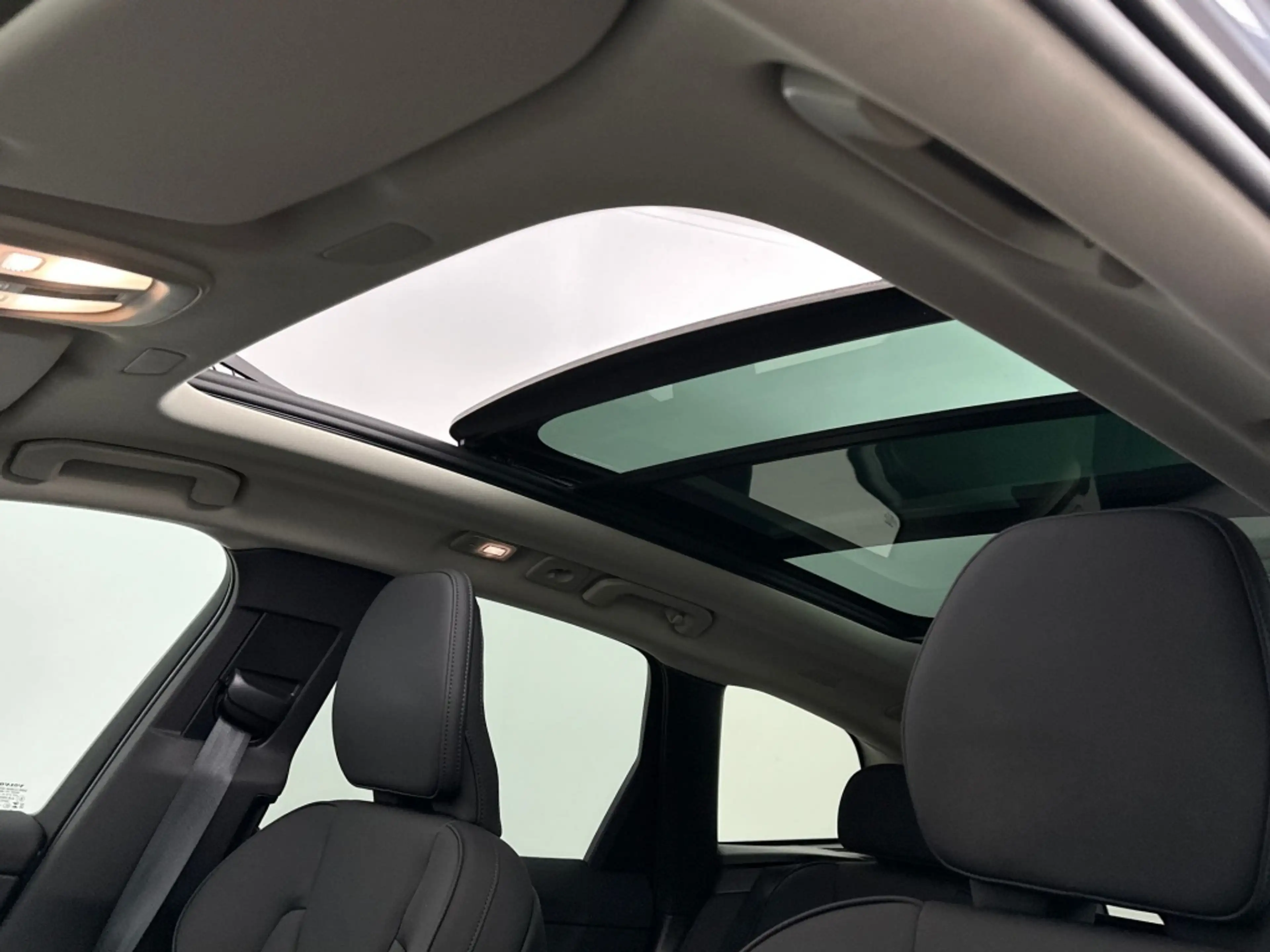 Volvo XC60 T6 398PK Recharge Ultra Dark| Pano| HUD| 360Camera — photo 20