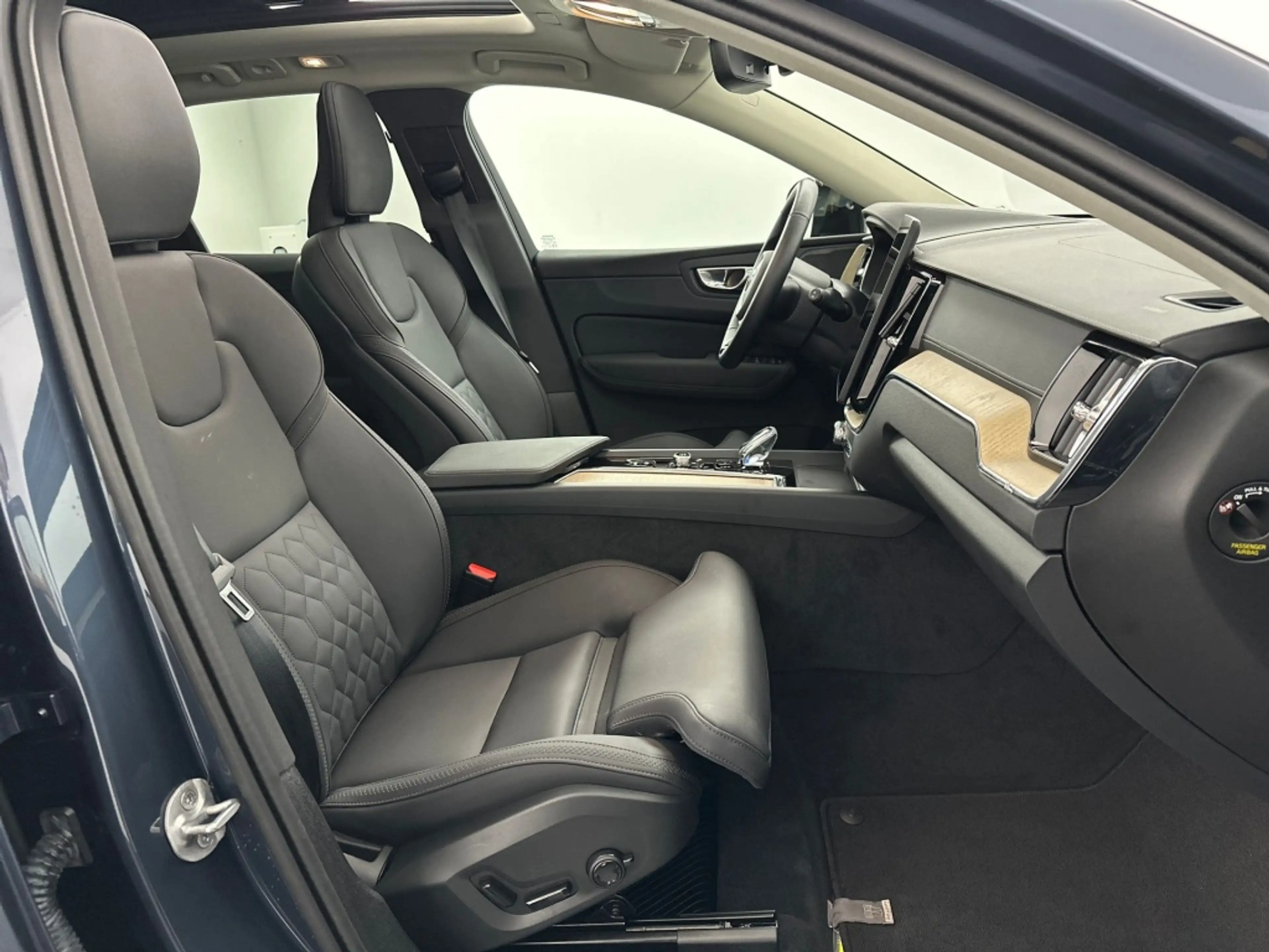Volvo XC60 T6 398PK Recharge Ultra Dark| Pano| HUD| 360Camera — photo 18