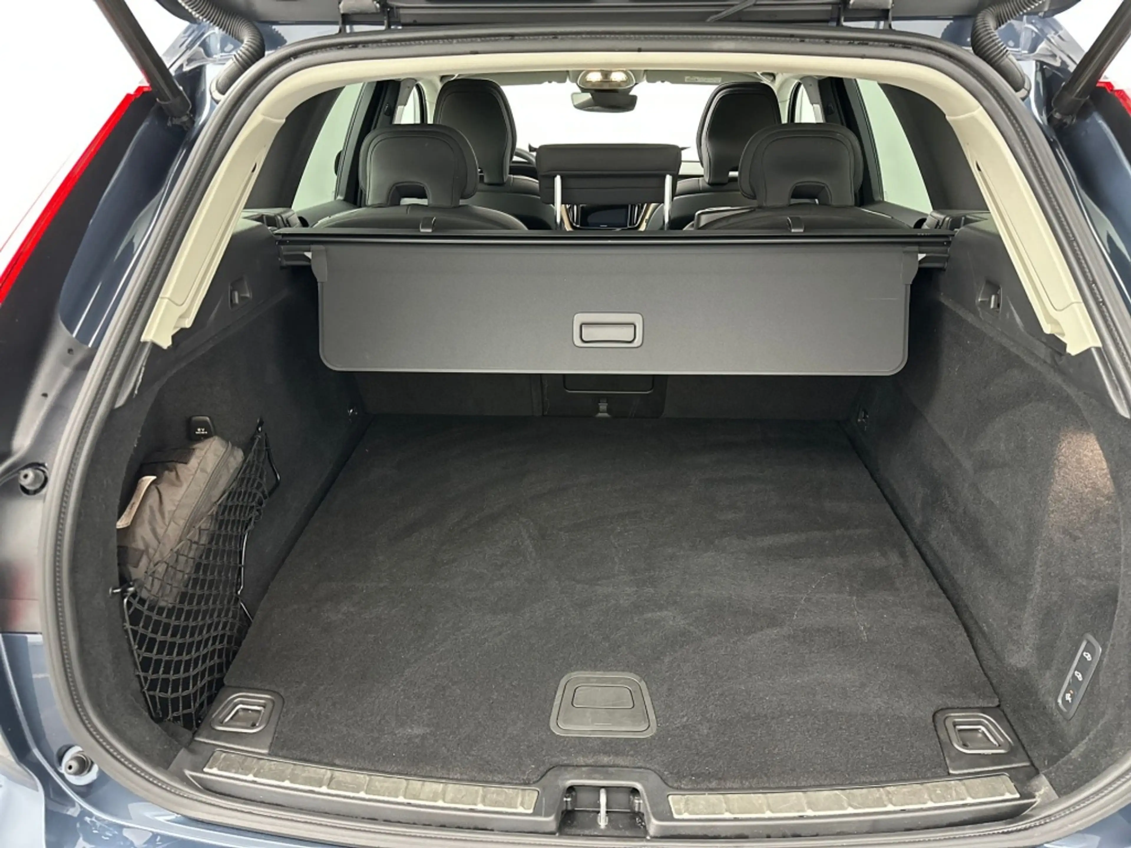 Volvo XC60 T6 398PK Recharge Ultra Dark| Pano| HUD| 360Camera — photo 39