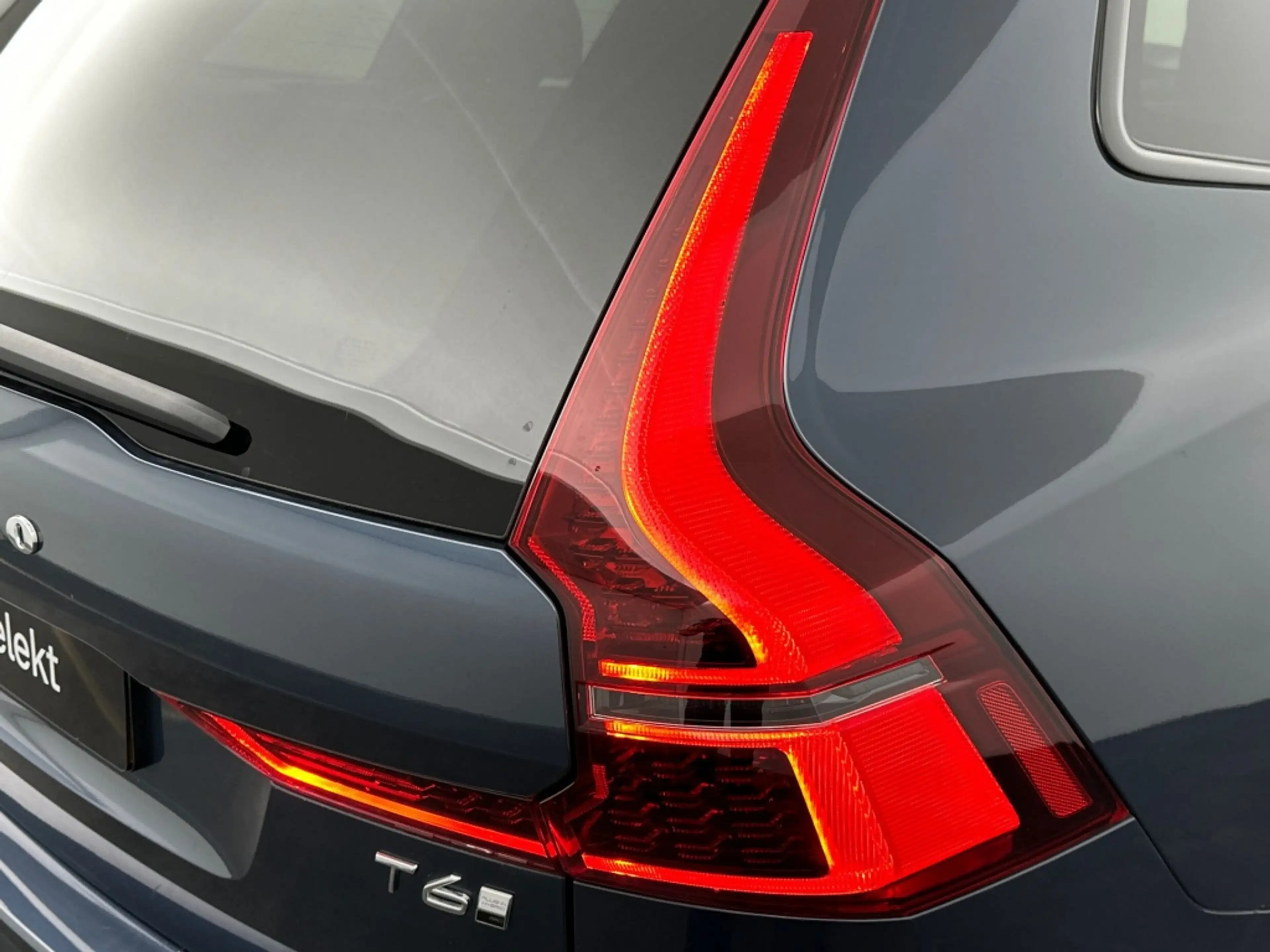 Volvo XC60 T6 398PK Recharge Ultra Dark| Pano| HUD| 360Camera — photo 11