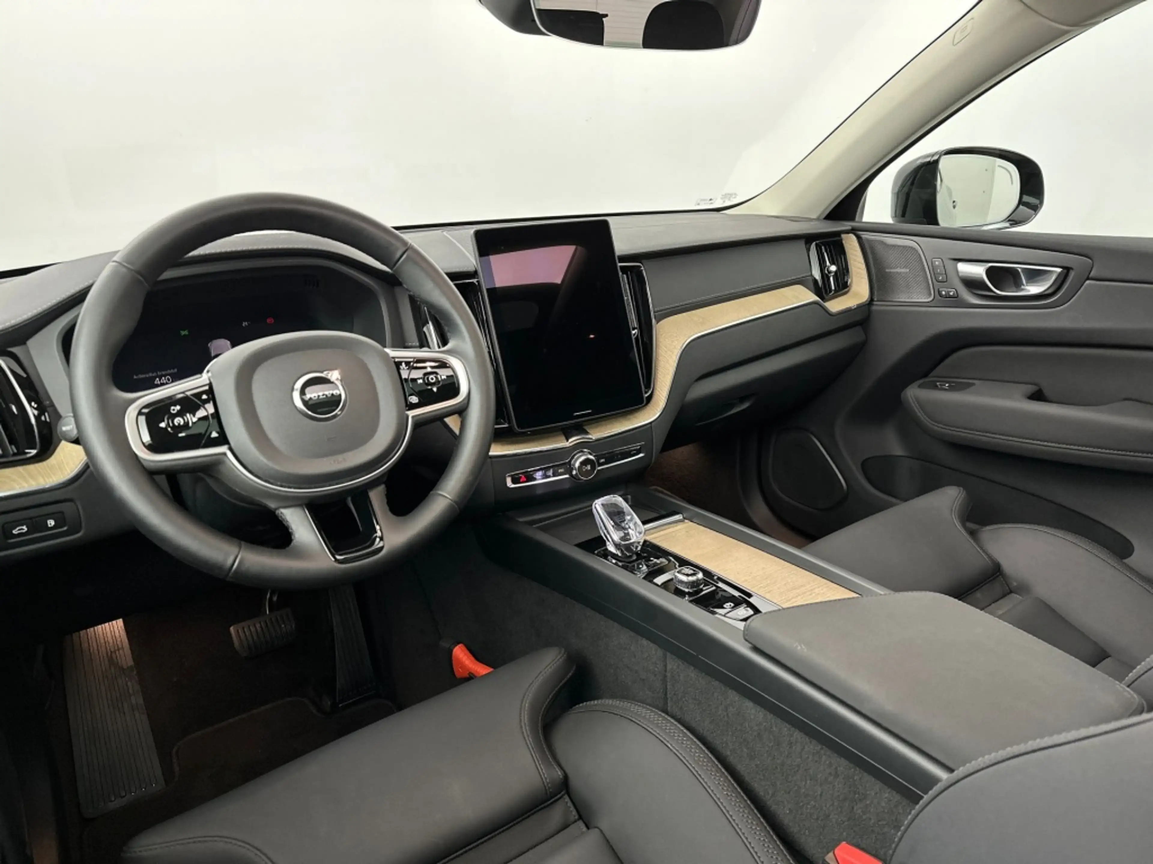 Volvo XC60 T6 398PK Recharge Ultra Dark| Pano| HUD| 360Camera — photo 16