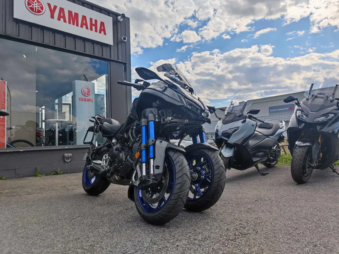 Yamaha Niken Grijs - 1
