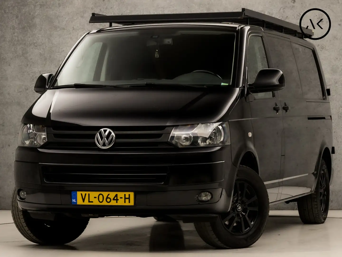 Volkswagen T5 Transporter 2.0 TDI L2H1 BM Sport (CAMERA, BTW, IMPERIAAL, TRE Zwart - 1