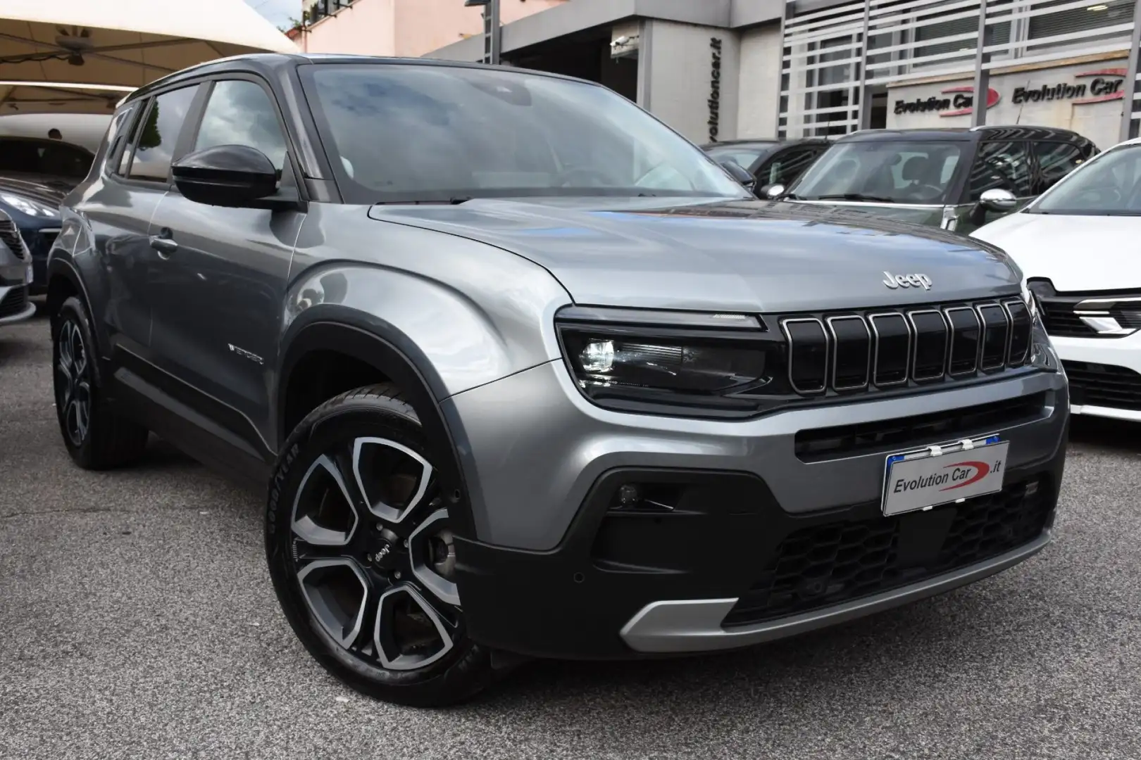 Jeep Avenger 1.2 Turbo 100 CV MHEV Summit Gris - 2