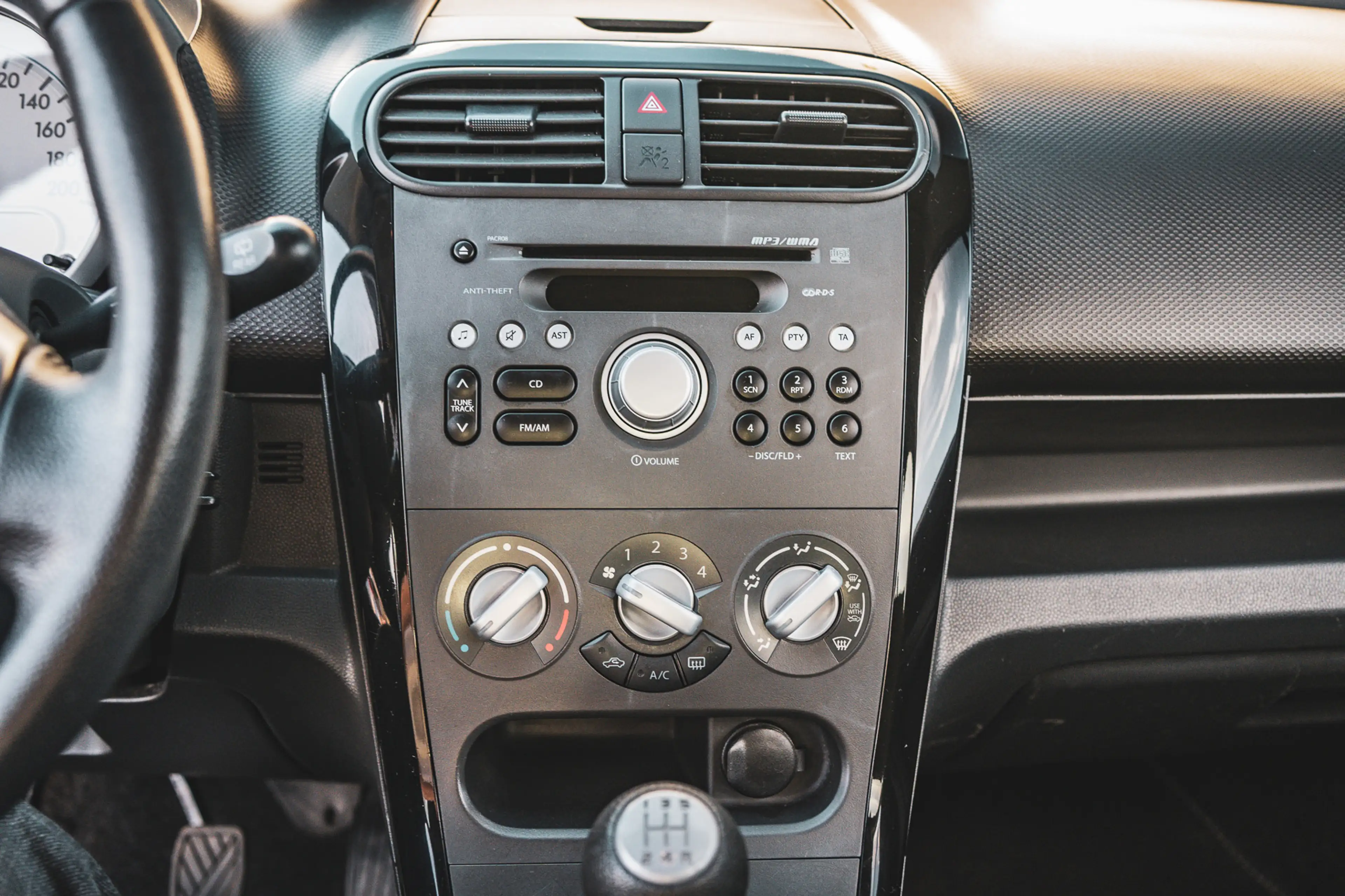 Suzuki Splash 1.0 VVT Exclusive EASSS — photo 25