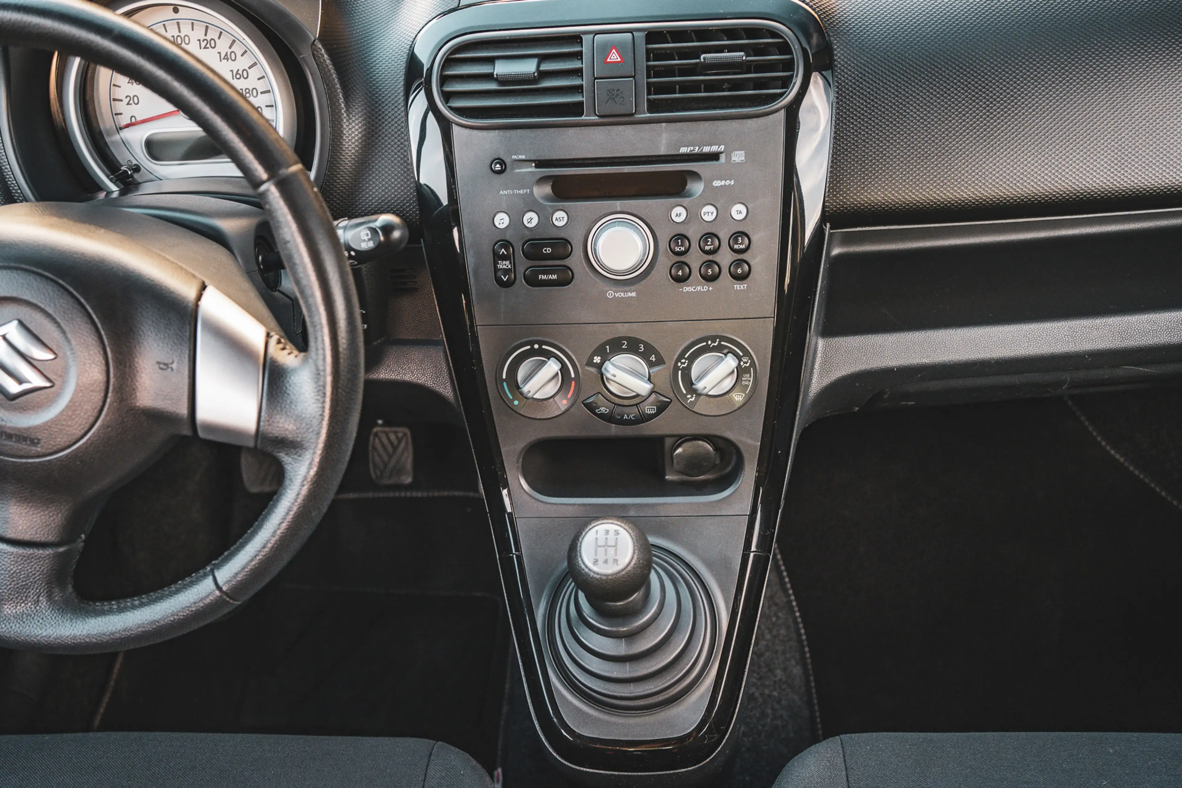 Suzuki Splash 1.0 VVT Exclusive EASSS — photo 40