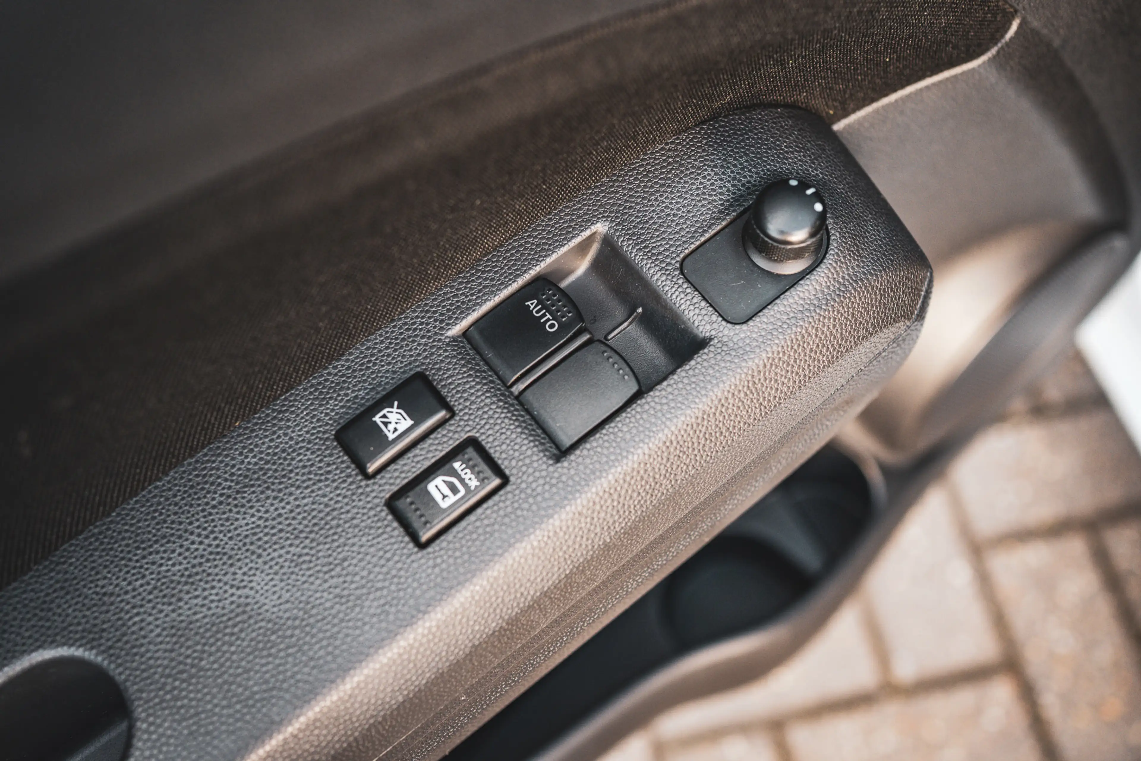 Suzuki Splash 1.0 VVT Exclusive EASSS — photo 28
