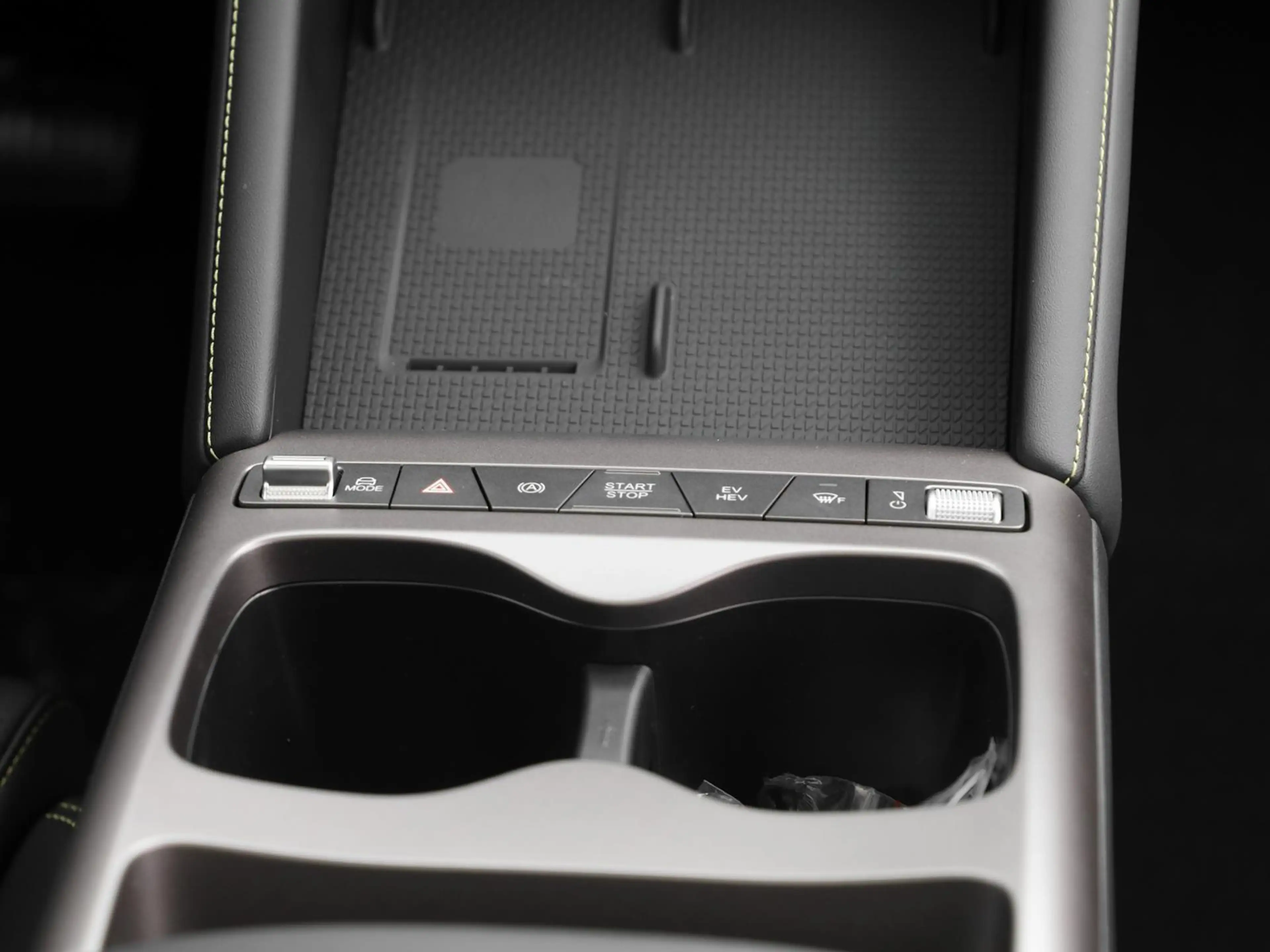BYD Atto 2 DM-i Boost NAVI SHZ PDC BT ZV USB — photo 12