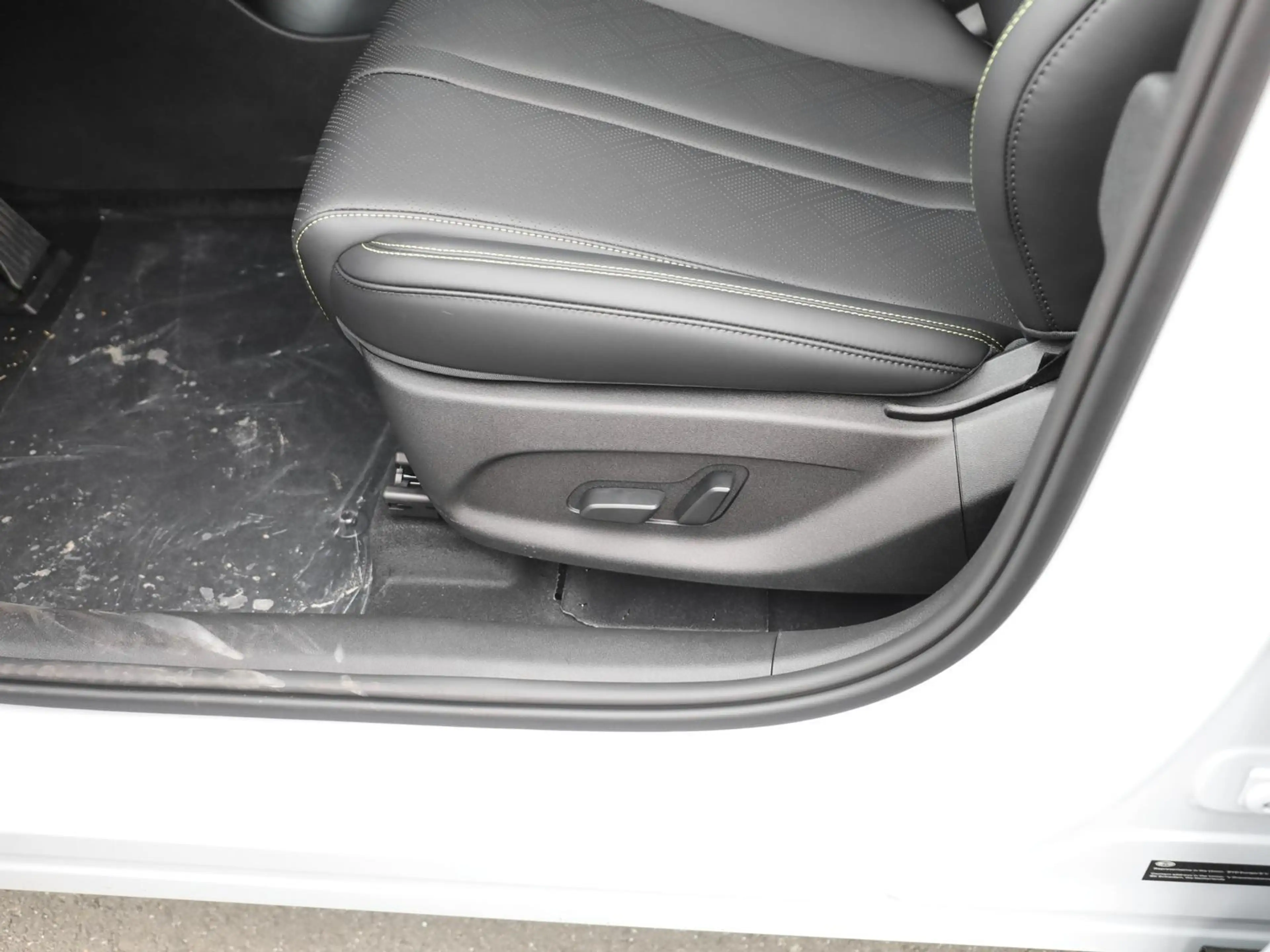 BYD Atto 2 DM-i Boost NAVI SHZ PDC BT ZV USB — photo 15