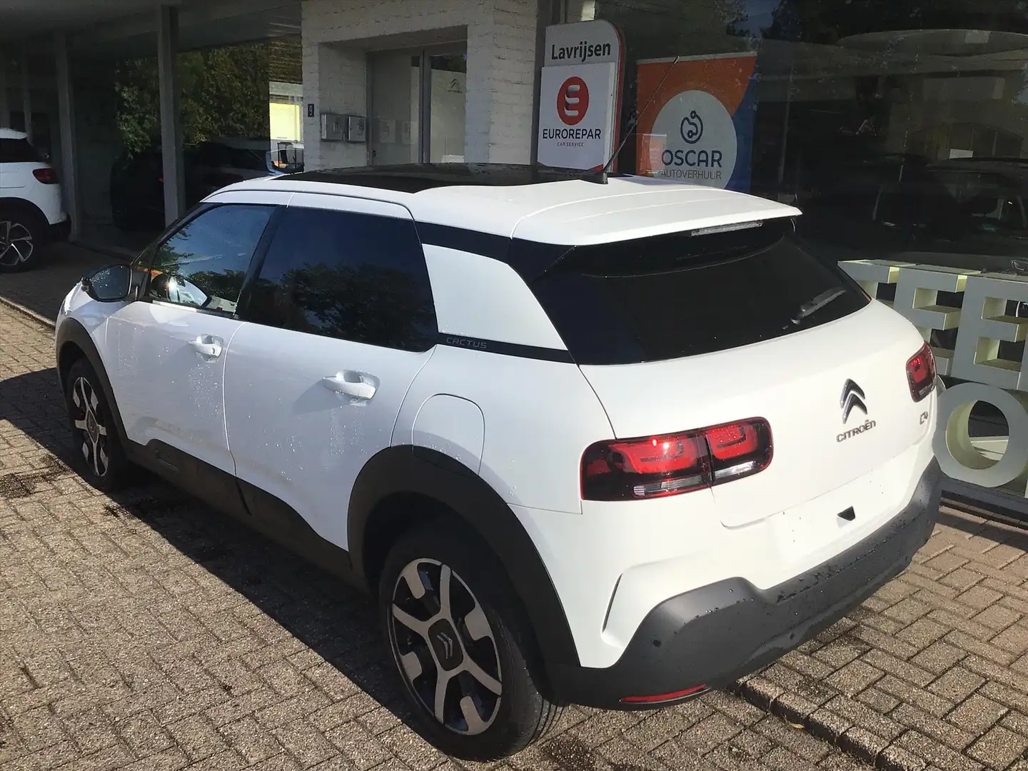 Citroen C4 Cactus 1.2 PureTech 110pk S&S Shine Plus Wit - 2