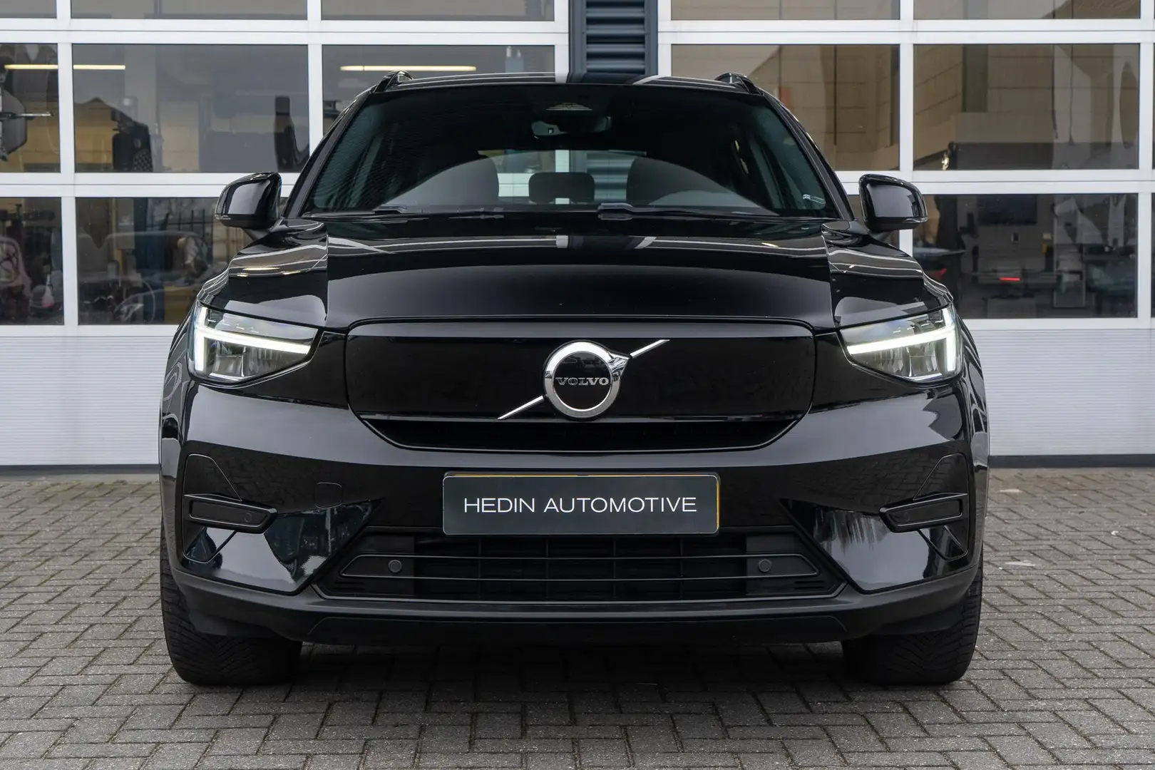 Volvo XC40 Recharge Core | Parkeersensoren voor en achter | P Schwarz - 2