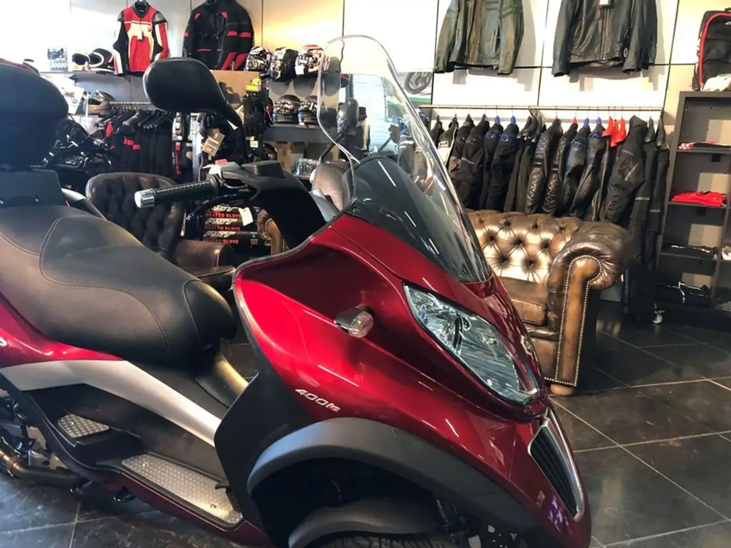 Piaggio MP3 300 Rood - 2