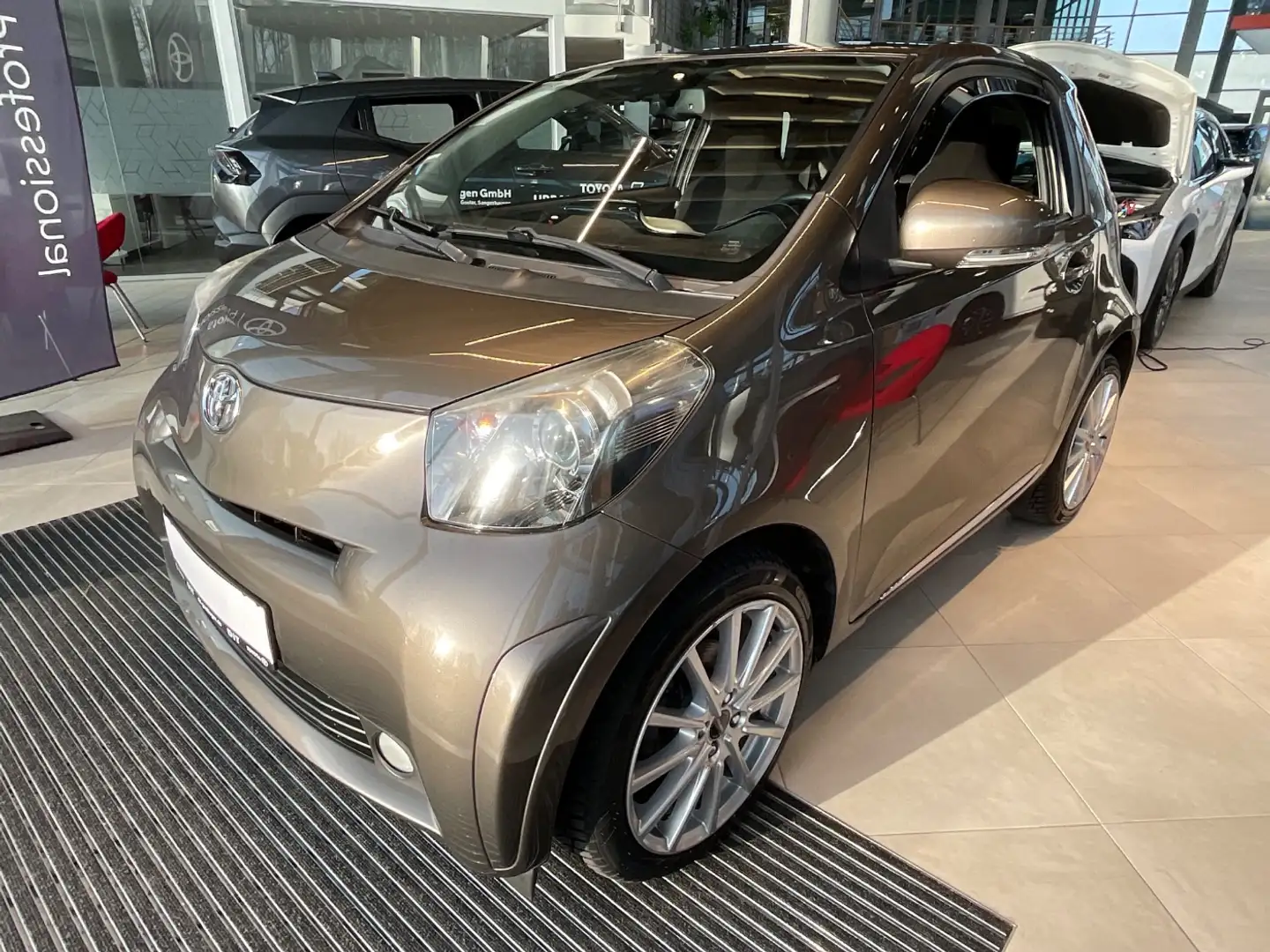 Toyota iQ 1.0 (N) Collection KeyLess+KlimaA+LM+SoundSys Grau - 2