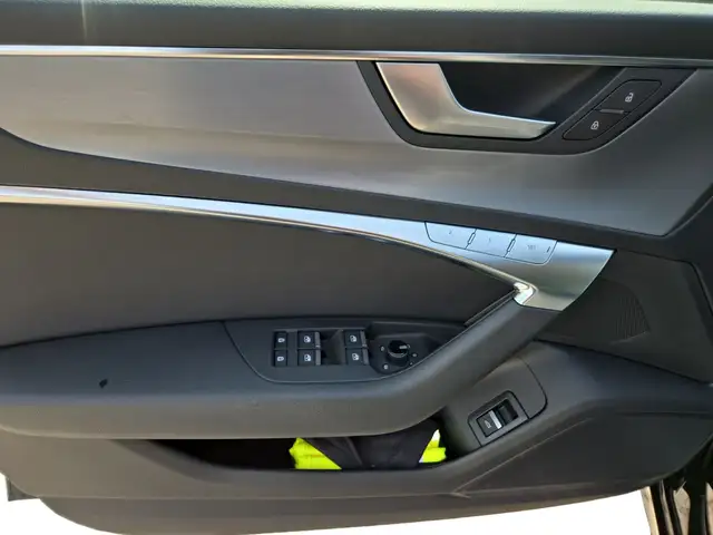 Audi S6 view 11