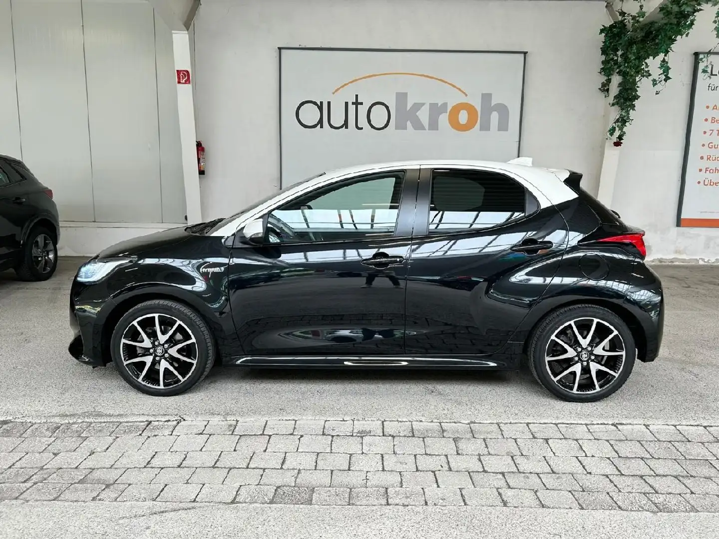 Toyota Yaris Hybrid Style Winterpaket HUD - 2