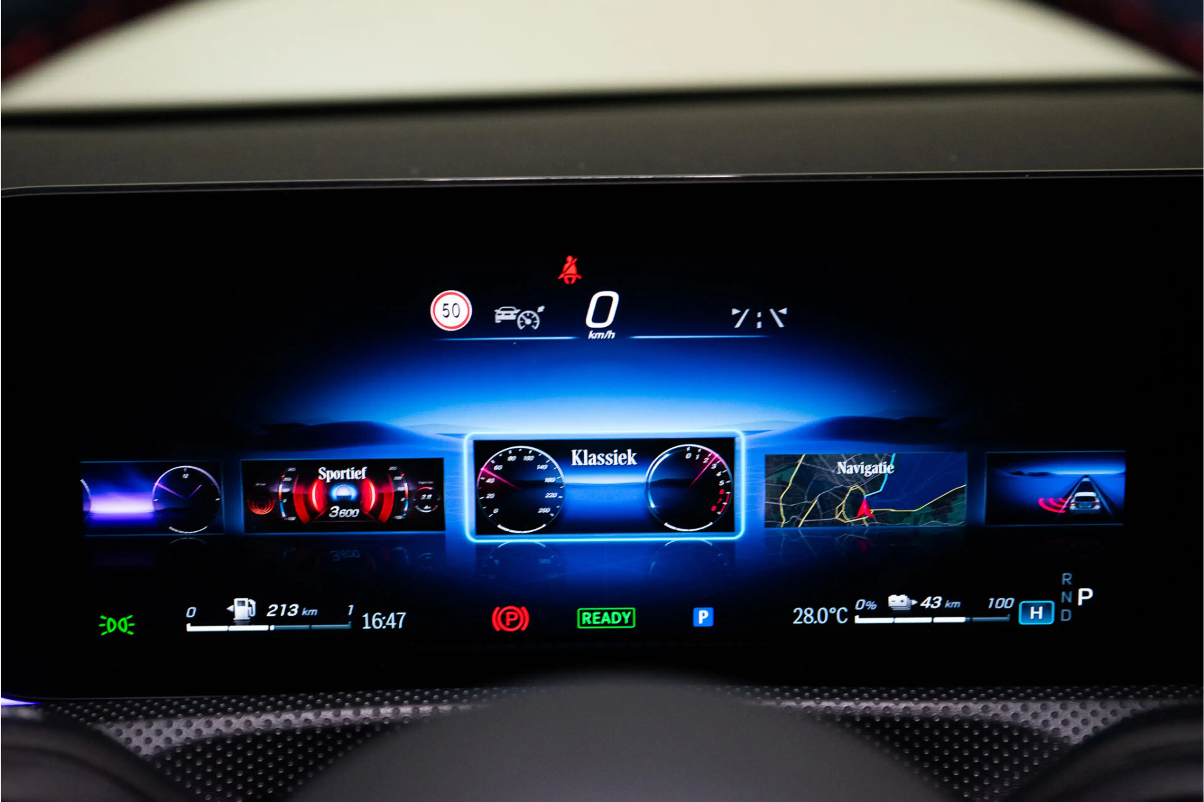 Mercedes-Benz A 250 e Premium AMG Facelift 218PK | Pano | Sfeer | Keyl — photo 32