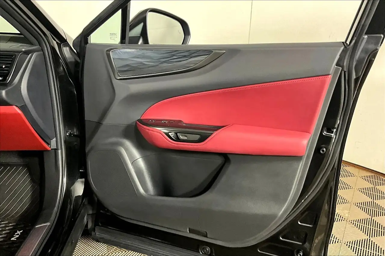 Lexus NX снимка Lexus NX