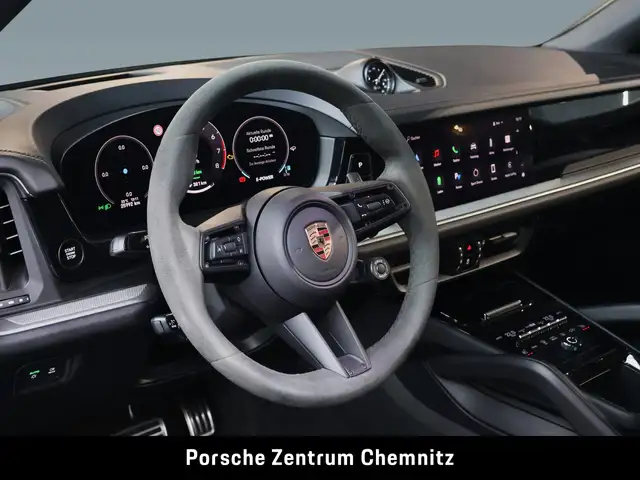 Porsche Cayenne view 11