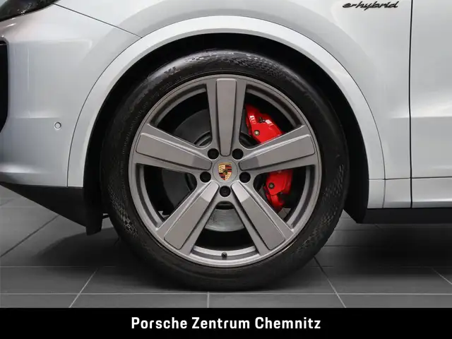 Porsche Cayenne view 6