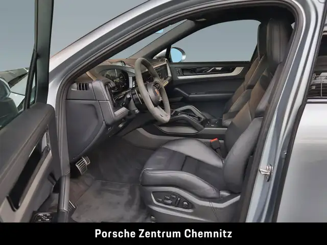 Porsche Cayenne view 12