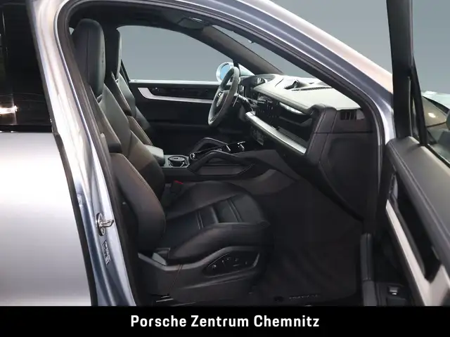 Porsche Cayenne view 13